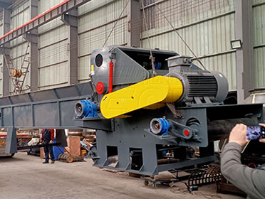 遂昌：三斤多重菜花蛇闯入市民家 特警蜀黍徒手捉拿放生户外